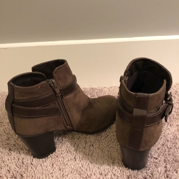 New Directions Brown Booties - Size 6.5 - Picture 4 of 7